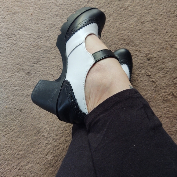 Retro saddle shoe with chunky heel - Picture 2 of 2